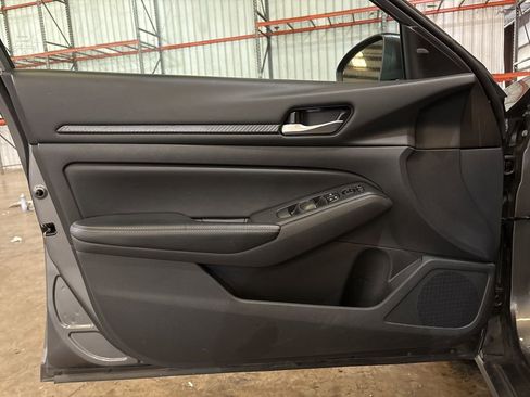 Used 2025 Nissan Altima 2.5 SV image 17