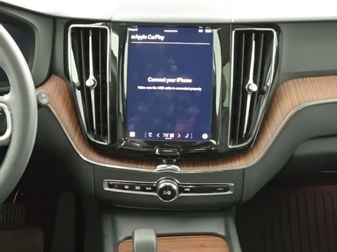 Used 2024 Volvo XC60 B5 Plus w/ Climate Package image 19