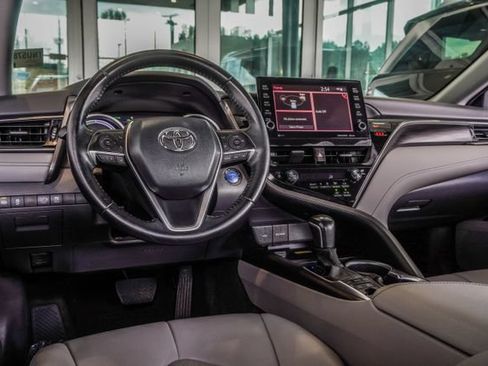 Used 2022 Toyota Camry XLE FWD image 16