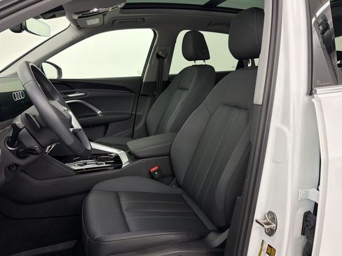 Certified 2025 Audi Q5 Premium w/ Convenience Package AWD/4WD image 5