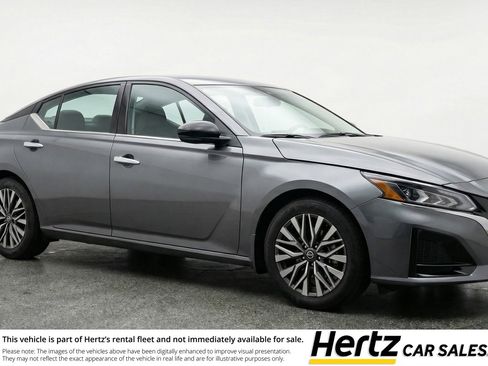 Used 2025 Nissan Altima 2.5 SV image 1