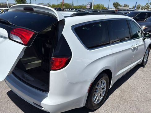 Used 2020 Chrysler Voyager Lxi image 15