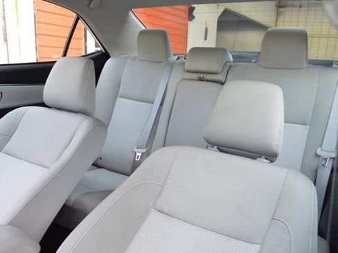 Used 2015 Toyota Corolla LE FWD image 40