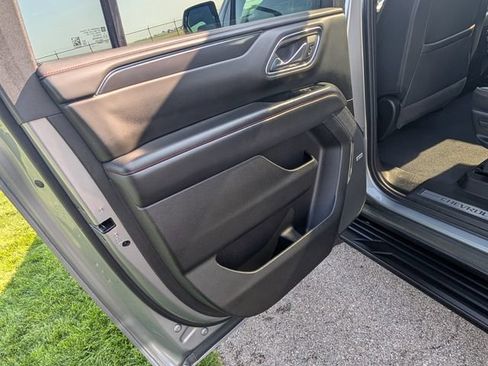 Used 2023 Chevrolet Suburban RST w/ Luxury Package AWD/4WD image 27