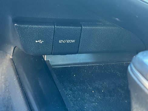 Used 2020 Toyota Camry SE image 32