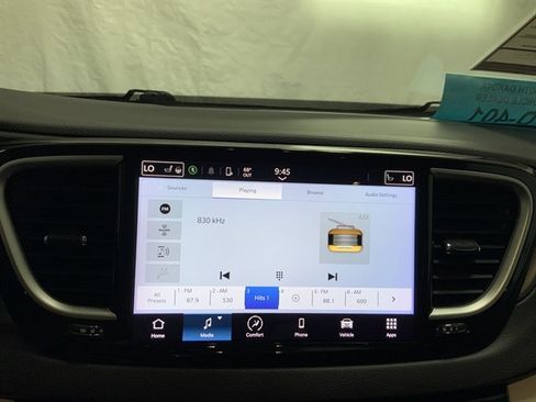 Used 2024 Chrysler Pacifica Touring-L FWD image 25