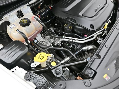 Used 2024 Chrysler Pacifica Touring-L image 23