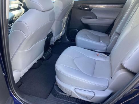 Used 2023 Toyota Highlander Platinum image 9