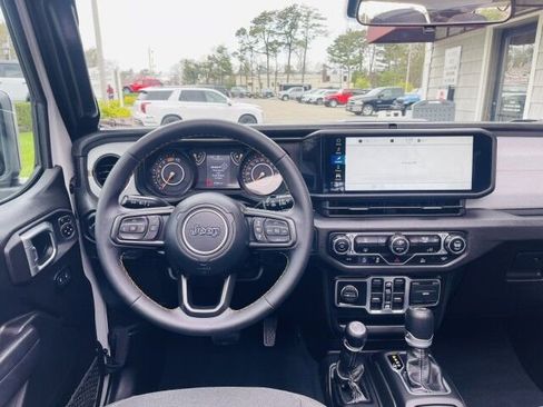 Used 2024 Jeep Wrangler Unlimited Sport AWD/4WD image 18