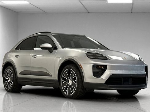 New 2025 Porsche Macan Electric image 10