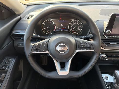 Used 2025 Nissan Altima 2.5 SV image 21