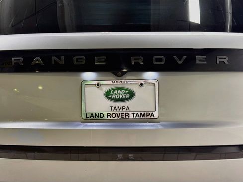 Certified 2025 Land Rover Range Rover SE AWD/4WD image 11