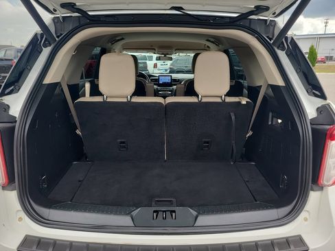 Used 2020 Ford Explorer XLT w/ Equipment Group 202A RWD image 8