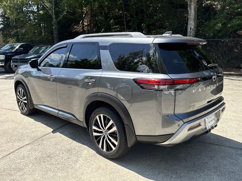 Used 2024 Nissan Pathfinder Platinum AWD/4WD image 5