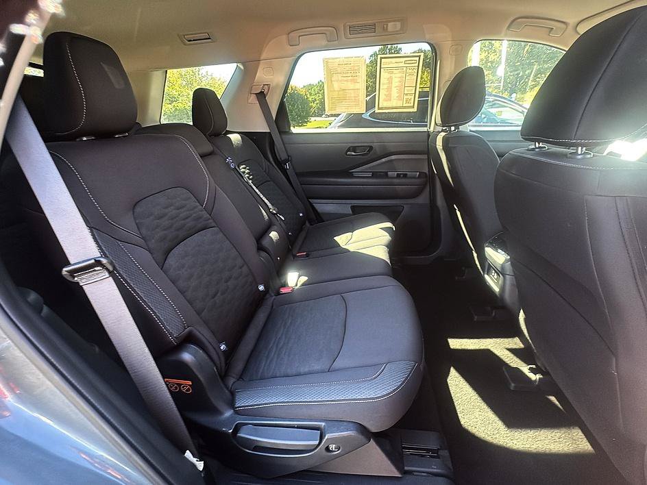 Certified 2025 Nissan Pathfinder SV FWD image 23