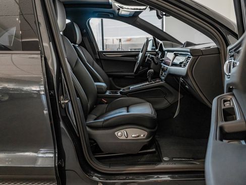 New 2025 Porsche Macan image 28
