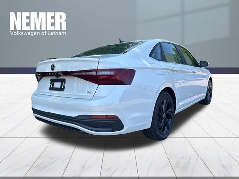 New 2026 Volkswagen Jetta SE FWD image 4