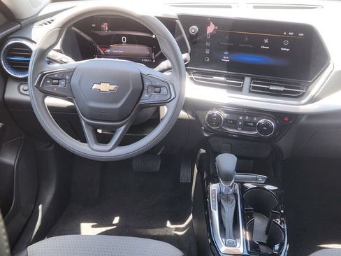 Used 2024 Chevrolet Trax LT FWD image 27