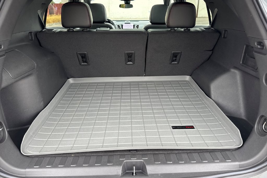 Used 2023 Chevrolet Equinox RS w/ RS Leather Package FWD image 17