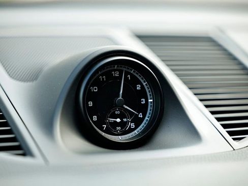 Certified 2026 Porsche Macan image 40