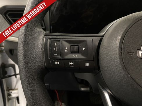 Used 2025 Nissan Kicks SV AWD/4WD image 33