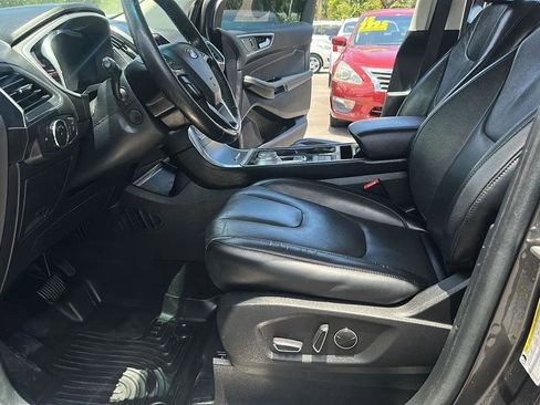 Used 2019 Ford Edge Titanium FWD image 23