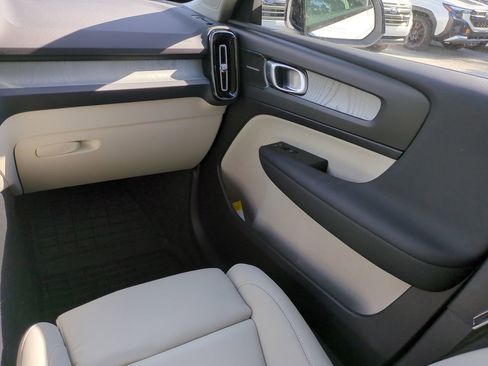 New 2026 Volvo XC40 B5 Ultra w/ Protection Package Premier image 15