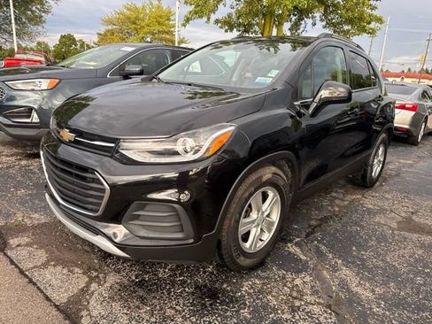 Used 2020 Chevrolet Trax LT w/ Driver Confidence Package FWD image 1