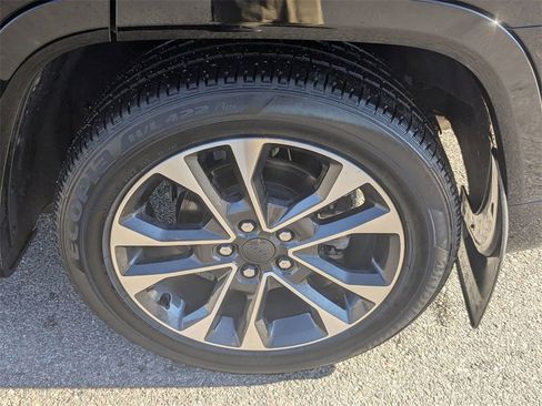 Used 2022 Jeep Grand Cherokee Overland w/ Luxury Tech Group IV image 11