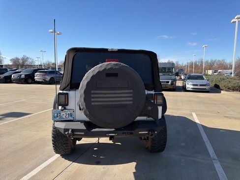 Used 2015 Jeep Wrangler Rubicon w/ Power Convenience Group image 7