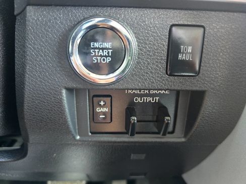 Used 2020 Toyota Tundra Platinum image 21