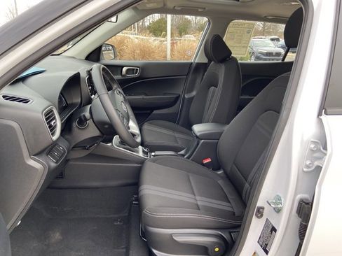Used 2025 Hyundai Venue SEL image 33