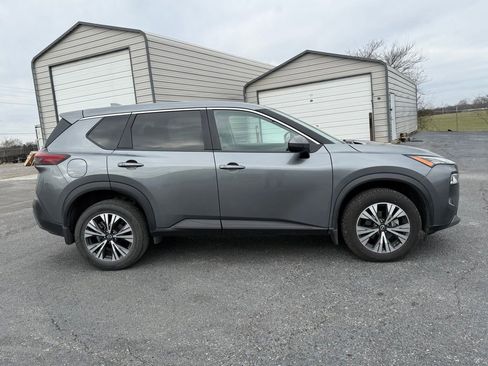 Used 2023 Nissan Rogue SV image 4