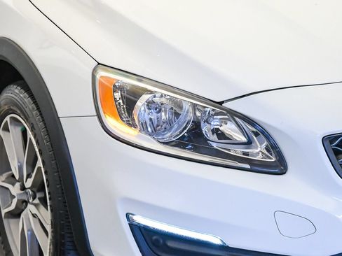 Used 2018 Volvo V60 T5 Cross Country AWD/4WD image 7