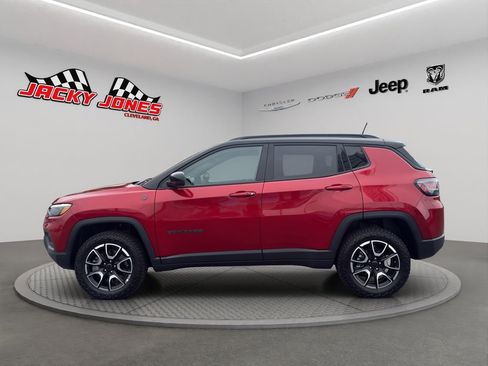 Used 2025 Jeep Compass Trailhawk w/ Trailhawk Elite Group AWD/4WD image 3