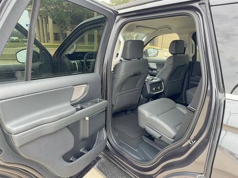 New 2026 Ford Expedition Active image 9