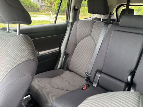 Used 2025 Toyota Highlander LE FWD image 42