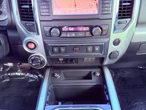 Used 2019 Nissan Titan PRO-4X w/ Pro-4x Convenience Package AWD/4WD image 17