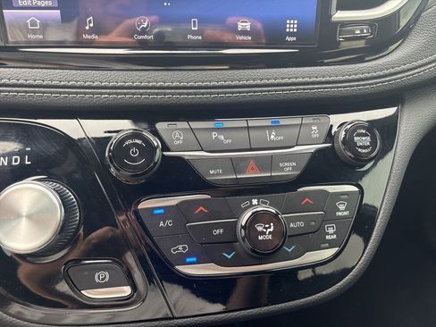 New 2026 Chrysler Pacifica Select image 17