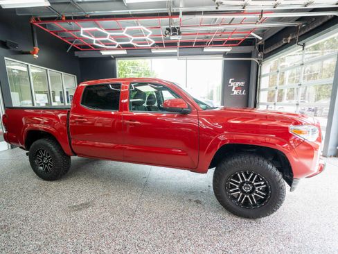 Used 2022 Toyota Tacoma SR AWD/4WD image 5