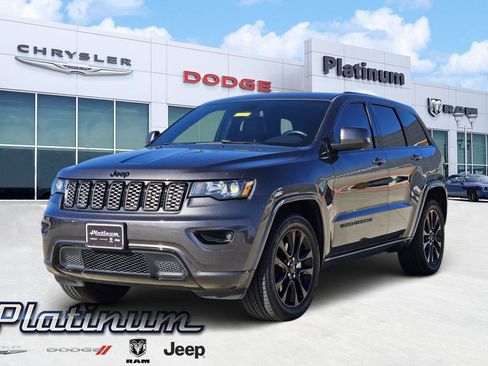 Used 2021 Jeep Grand Cherokee Laredo X image 2