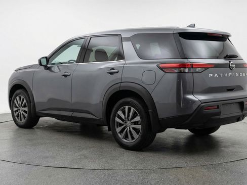Used 2025 Nissan Pathfinder SV image 6