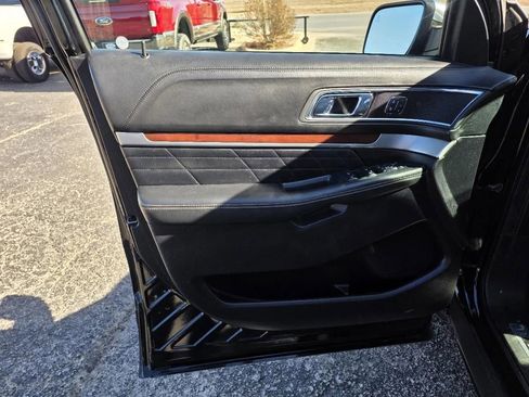 Used 2018 Ford Explorer Platinum image 10
