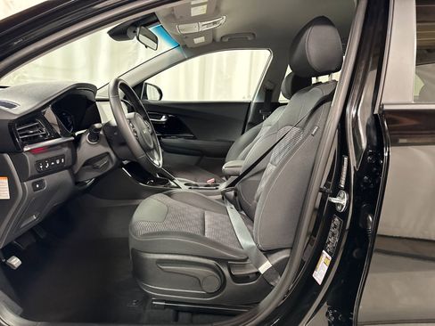 Certified 2022 Kia Niro LXS w/ Digital Cluster Package FWD image 3