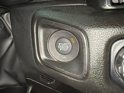 Used 2025 Jeep Wrangler Sport image 31