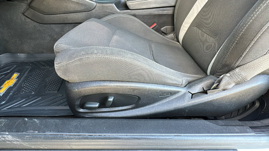 Used 2018 Chevrolet Camaro SS RWD image 15
