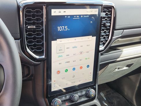 New 2025 Ford Ranger Lariat w/ Black Appearance Package image 15