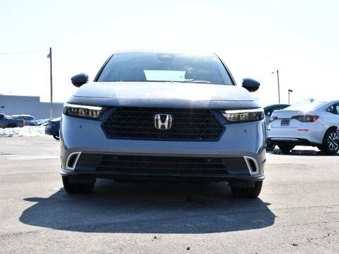 Used 2023 Honda Accord Touring image 2