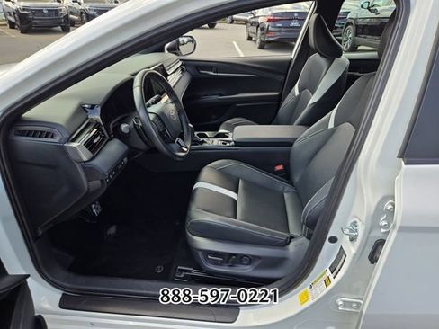 Used 2025 Toyota Camry SE FWD image 10