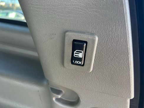 Used 2002 Chevrolet Suburban LT image 22